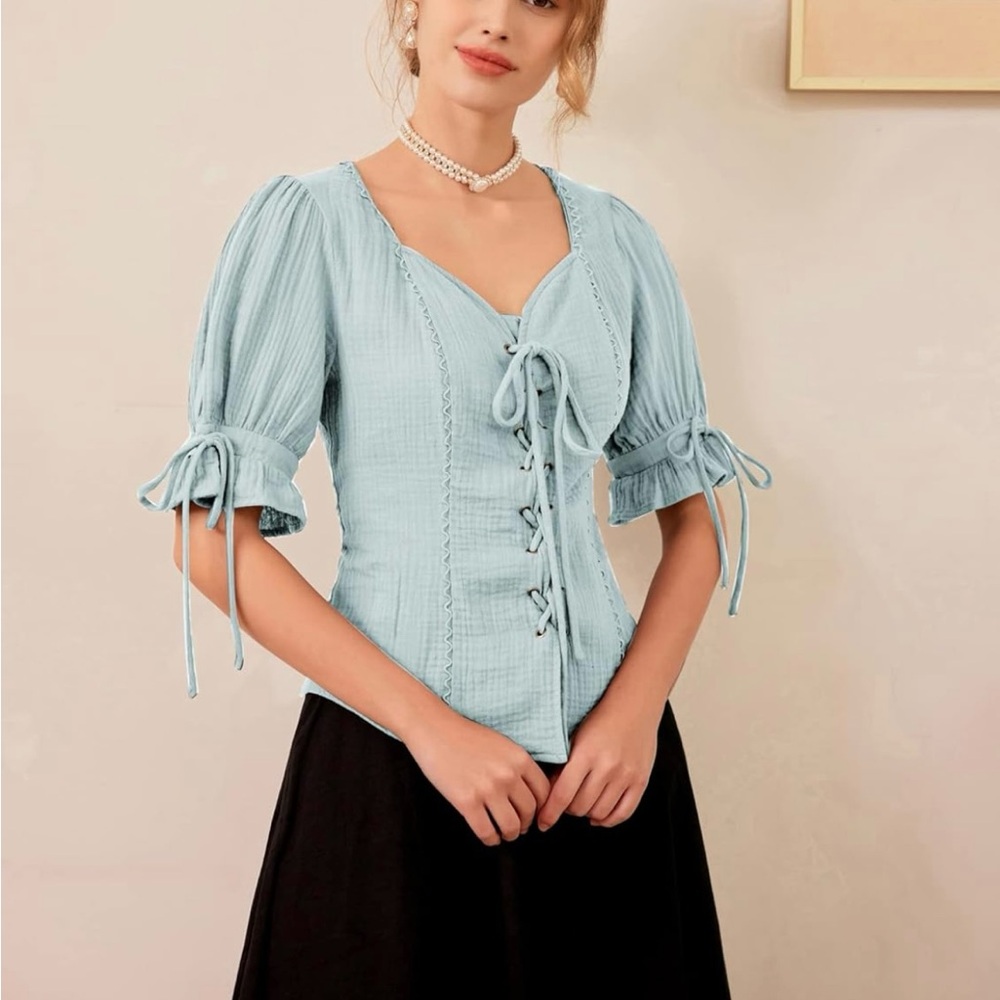 Women’s Renaissance Blouse - Picture 6 of 7